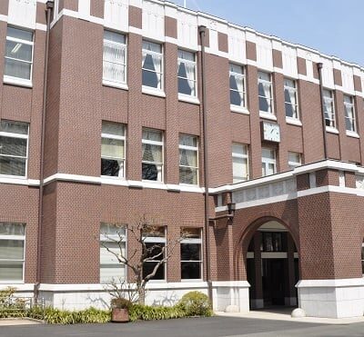 成蹊学園と桜。